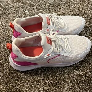 like new white shoes bcg